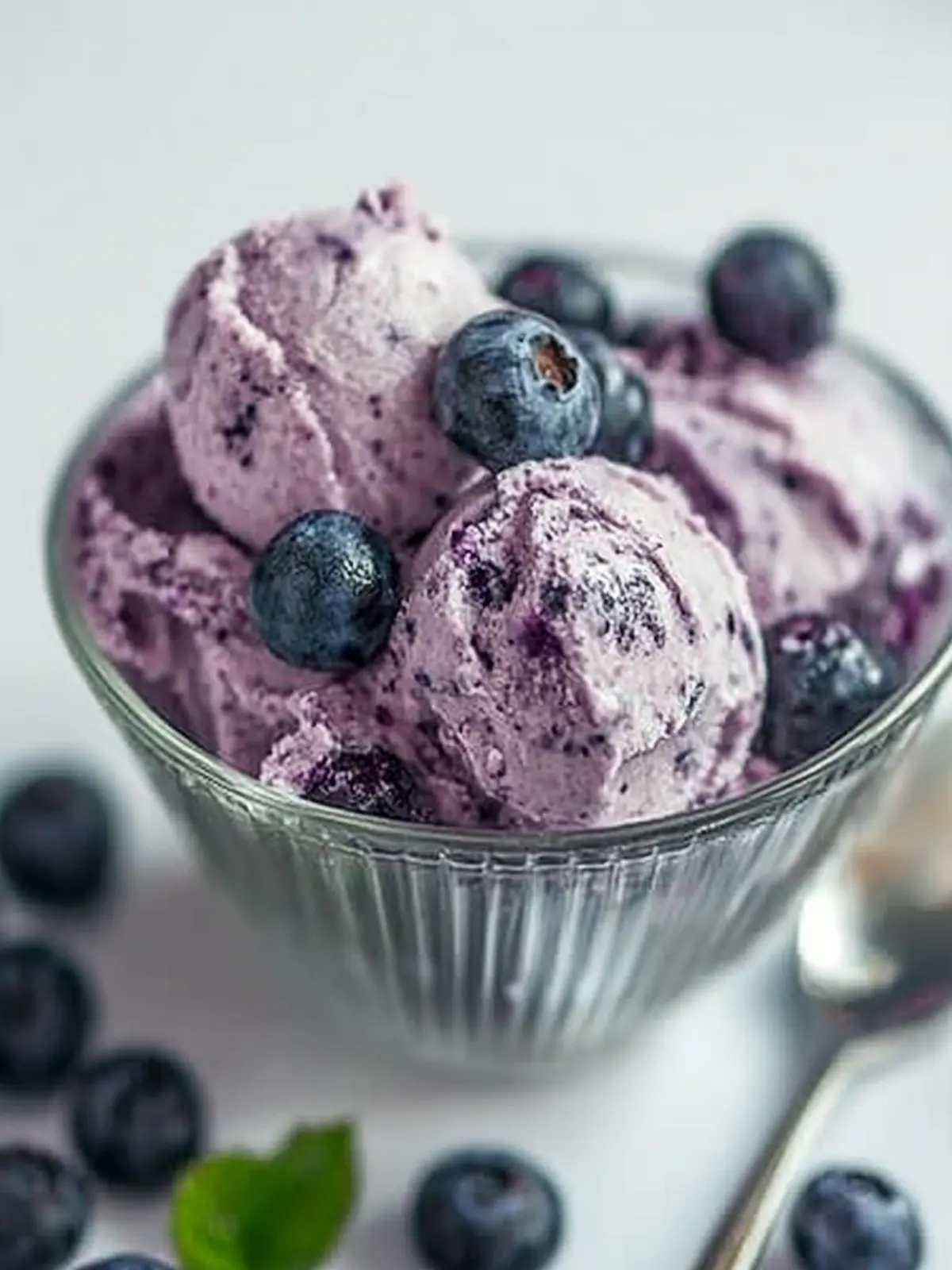 Creamy Blueberry Frozen Yogurt: A Simple Blissful Treat 5 Blueberry Frozen Yogurt