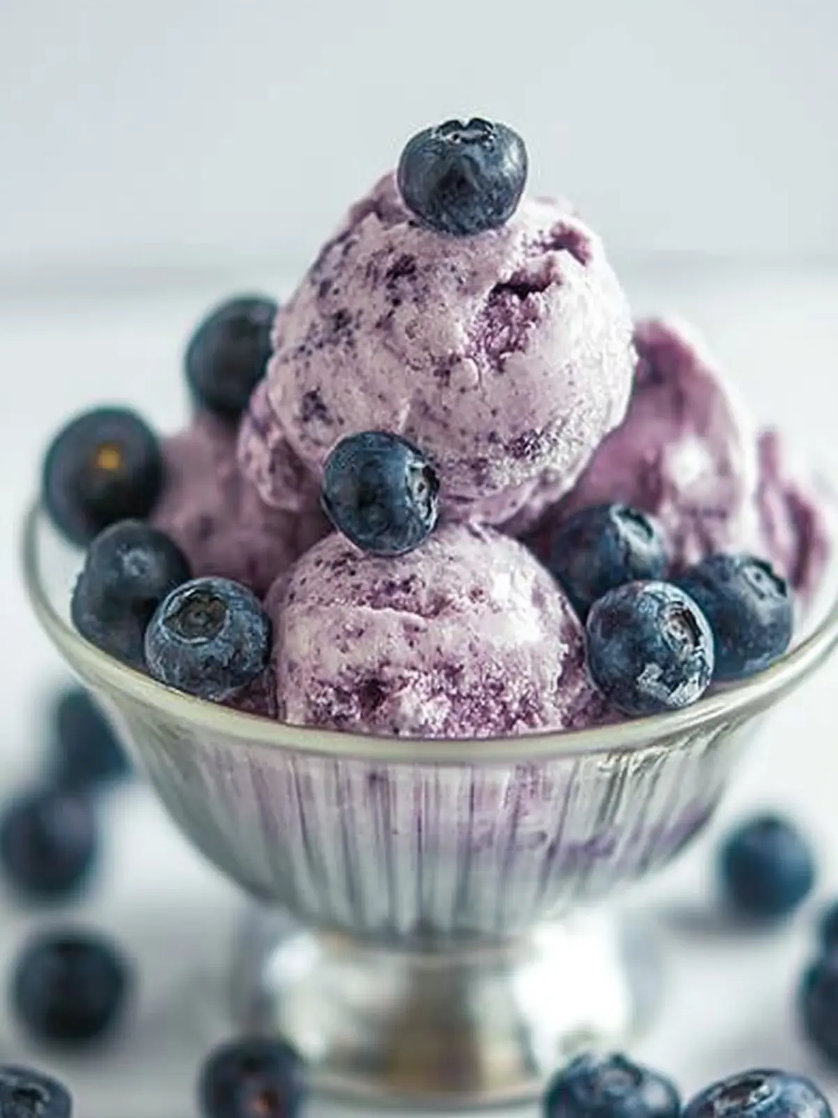 Creamy Blueberry Frozen Yogurt: A Simple Blissful Treat 3 Blueberry Frozen Yogurt