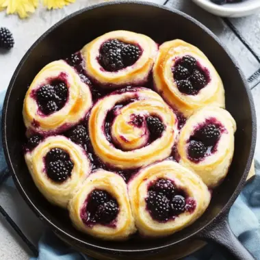 Irresistible Skillet Blackberry Sweet Rolls You’ll Love to Bake 9 Skillet Blackberry Sweet Rolls