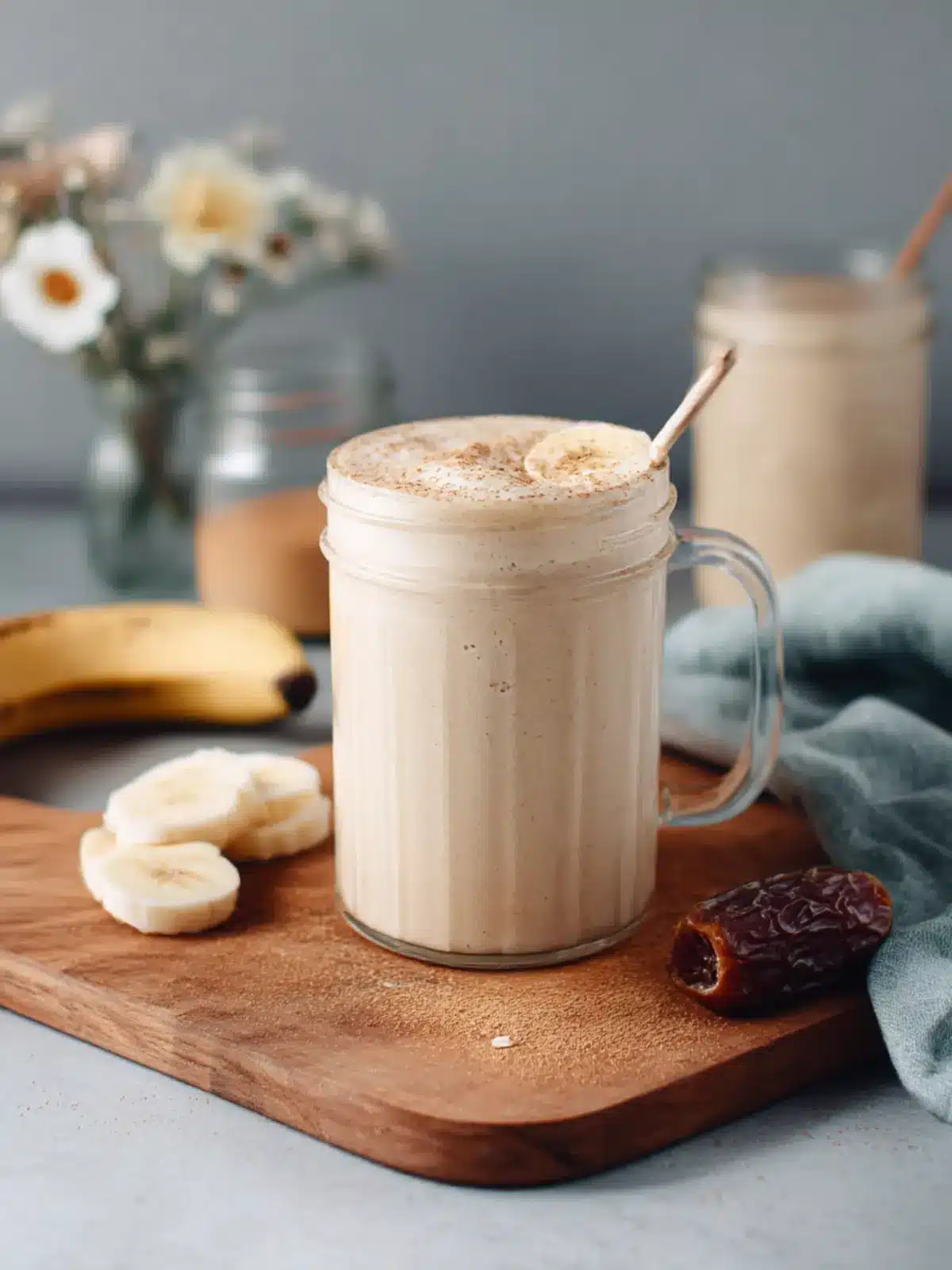 Irresistible Banana & Vanilla Chai Latte Smoothie with Dates 2 Banana & Vanilla Chai Latte Smoothie with Dates