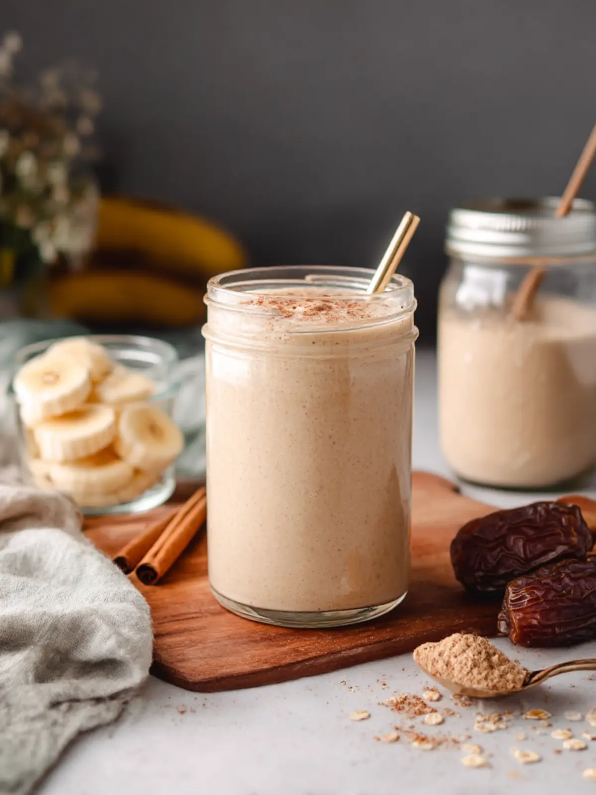Irresistible Banana & Vanilla Chai Latte Smoothie with Dates 4 Banana & Vanilla Chai Latte Smoothie with Dates