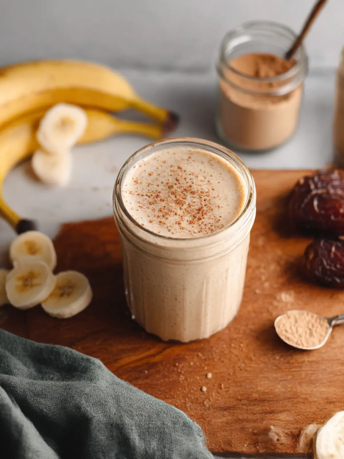 Irresistible Banana & Vanilla Chai Latte Smoothie with Dates 3 Banana & Vanilla Chai Latte Smoothie with Dates